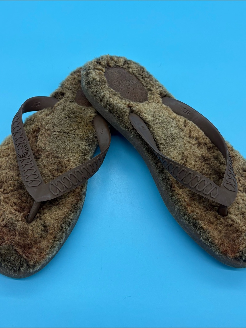 UGG Australia Fluffie Brown Sheepskin Fur Flip-Flop Sandals - Size 7 - Picture 2 of 7